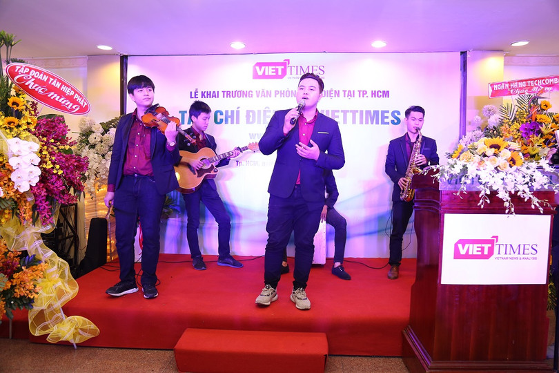 Chương trình ca nhạc chào mừng sự kiện. Chương trình ca nhạc chào mừng sự kiện.