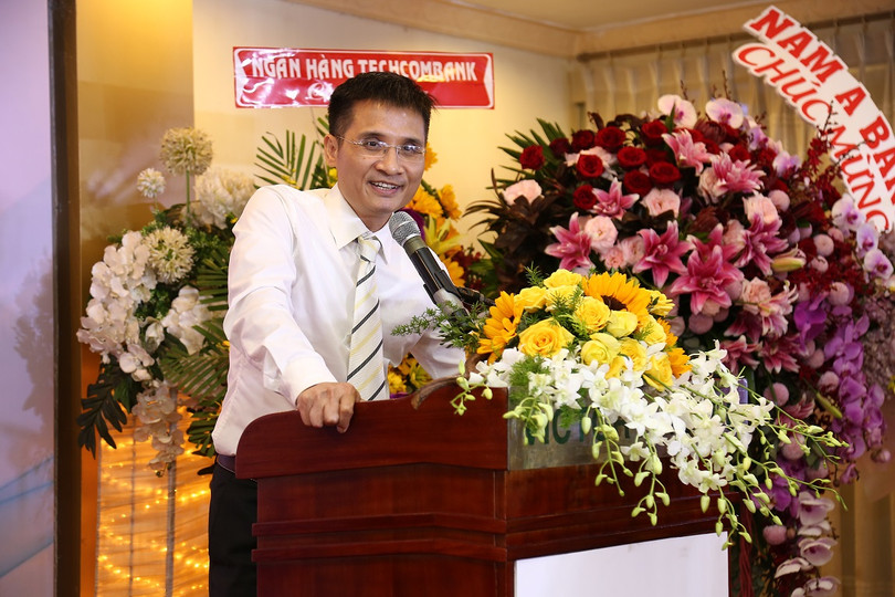 Phó Tổng Thư ký VDCA đặc trách, Chủ nhiệm Tạp chí điện tử VietTimes phát biểu giao nhiệm vụ cho Văn phòng đại diện tạp chí tại Tp.HCM. Phó Tổng Thư ký VDCA đặc trách, Chủ nhiệm Tạp chí điện tử VietTimes phát biểu giao nhiệm vụ cho Văn phòng đại diện tạp chí tại Tp.HCM.