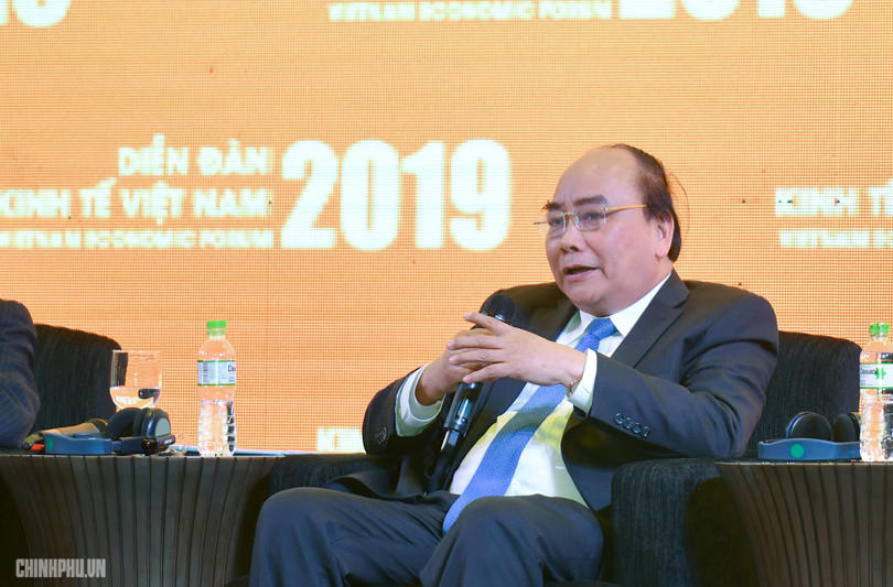 Thủ tướng Nguyễn Xuân Phúc trao đổi tại phiên đối thoại. (Ảnh: VGP) Thủ tướng Nguyễn Xuân Phúc trao đổi tại phiên đối thoại. (Ảnh: VGP)