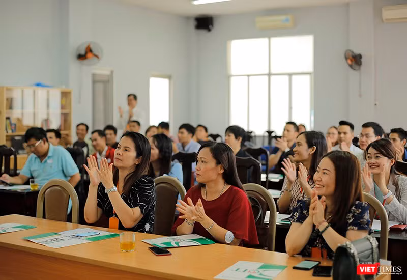 Cộng đồng doanh nghiệp TP.HCM hào hứng lắng nghe những phân tích về triển vọng kinh tế và dự báo xu thế từ các chuyên gia