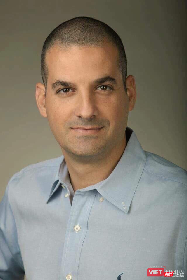 Tiến sĩ Yaniv Zaid: "Hãy tư duy và hành động khác đi"