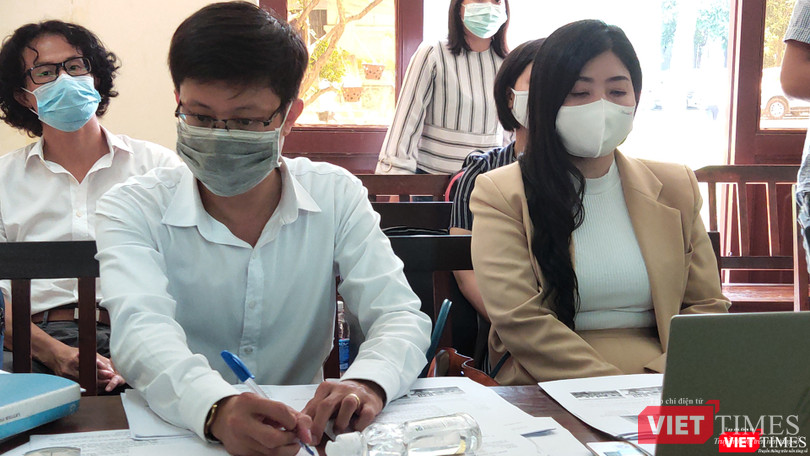 Ông Nguyễn Trần Khoa và bà Nguyễn Thị Mộng C tại phiên tòa (Ảnh: Hòa Bình)