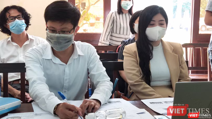 Ông Nguyễn Trần Khoa và bà Nguyễn Thị Mộng C tại phiên tòa (Ảnh: Hòa Bình)