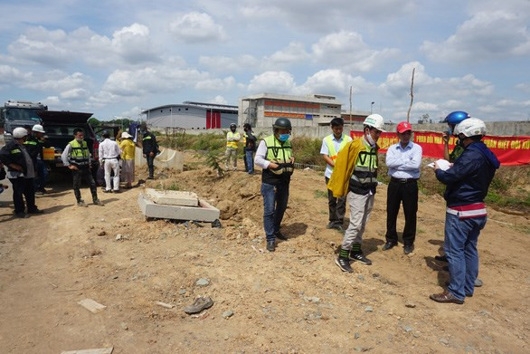 Nhà thầu phụ kéo ra công trường khiếu nại gây ảnh hưởng đến hình ảnh của cả dự án (Ảnh: Đức Phú) 