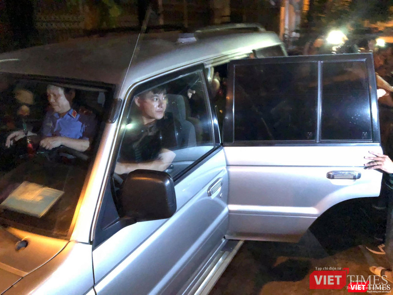 Nhà chức trách ra về sau hơn hai giờ làm nhiệm vụ tại nhà riêng ông Đào Tấn Bằng.