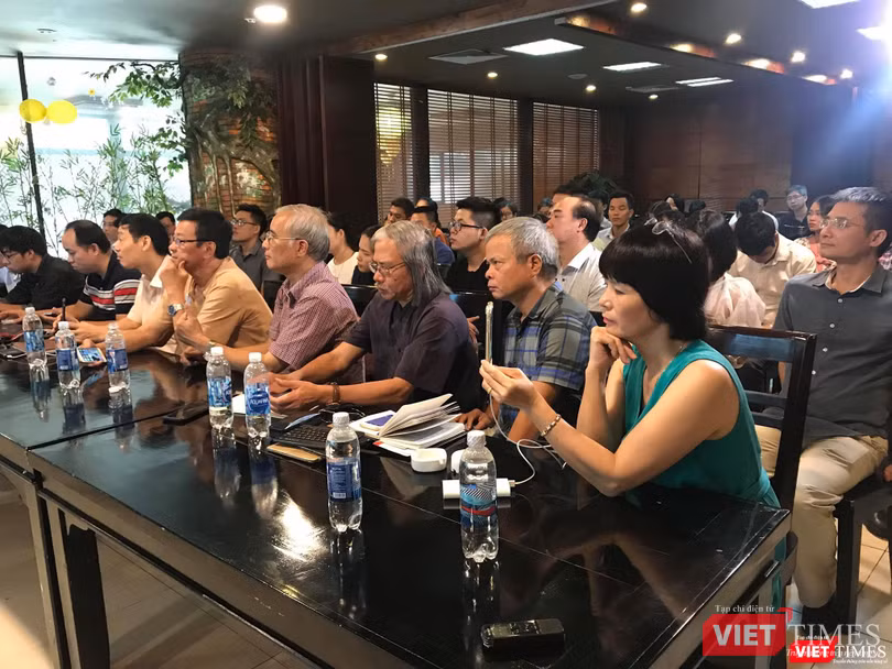 Quang cảnh buổi sinh hoạt chuyên đề.