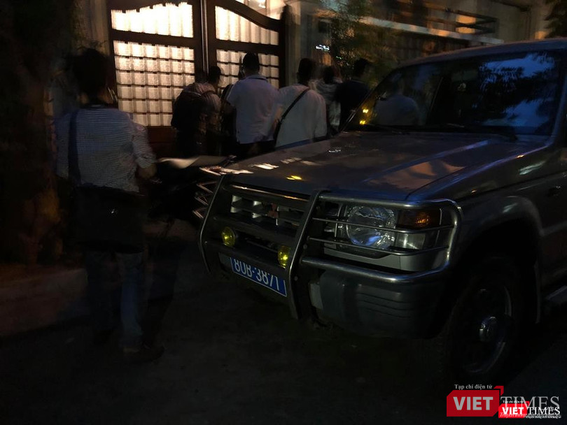 Xe của lực lực chức năng tham gia khám xét mà ông Đào Tấn Bằng.