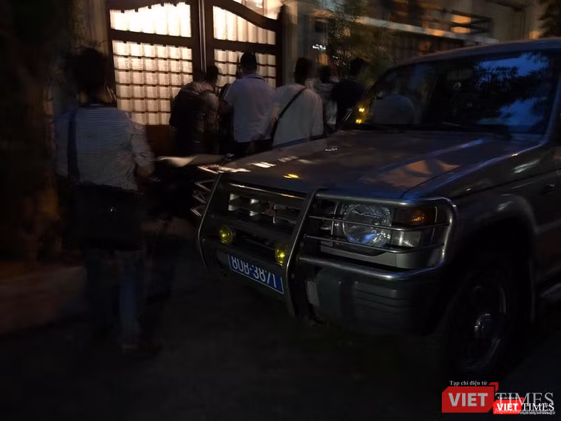 Xe của lực lực chức năng tham gia khám xét mà ông Đào Tấn Bằng.