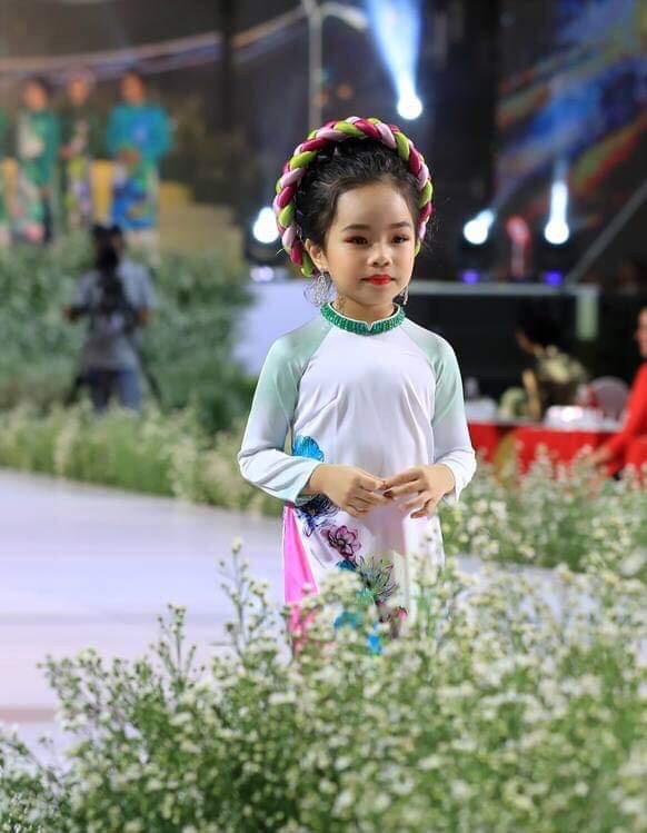 Mẫu nhí Đỗ Hoàng Thiên Nga Mẫu nhí Đỗ Hoàng Thiên Nga