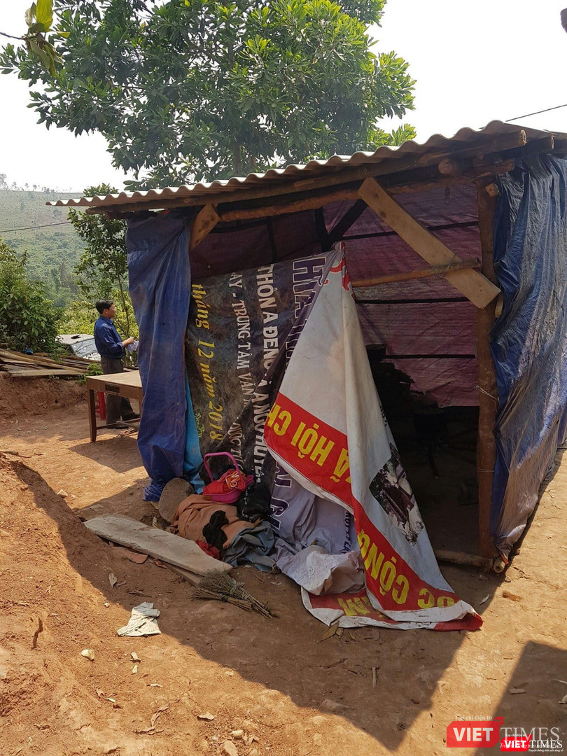 Túp lều xiêu vẹo này là nơi bọn trẻ lớn lên