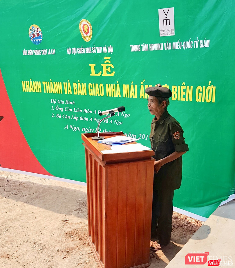 Ông Côn Liên xúc động phát biểu tại lễ khánh thành và bàn giao mái ấm biên giới 