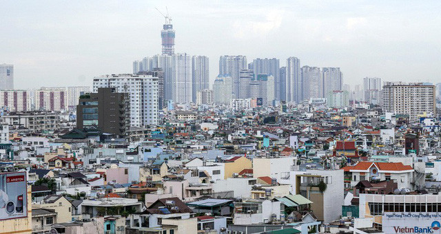 Mật độ dân cư dày đặc tại các khu trung tâm và quá tải về giao thông dẫn khiến thành phố "ngộp thở" Mật độ dân cư dày đặc tại các khu trung tâm và quá tải về giao thông dẫn khiến thành phố "ngộp thở"