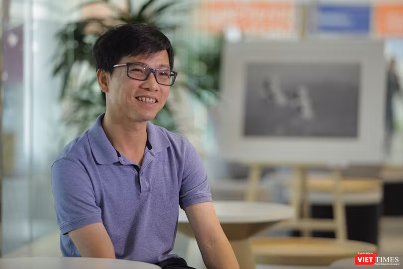 Năm 2011, Lê Viết Quốc được mời tham gia đồng sáng lập dự án Google Brain cùng nhà nghiên cứu AI nổi tiếng, Andrew Ng. (hiện là giám đốc nghiên cứu của Baidu).