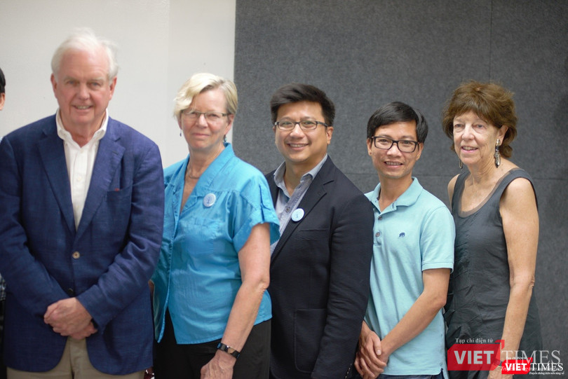 Lê Viết Quốc cùng các thành viên khác trong Hội đồng tín thác Đại học Fulbright Việt Nam (FUV).
