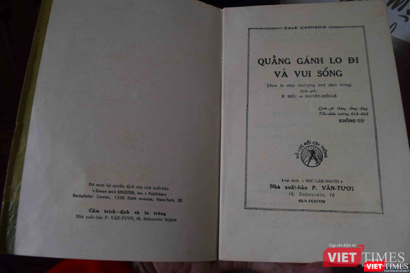 "Quẳng gánh lo đi và vui sống" (NXB Phạm Văn Tươi)