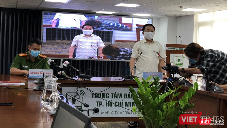 Ông Từ Lương, Phó GĐ Sở TTTT TP.HCM nhấn mạnh việc người dân không nên ra đường trong thời gian này 