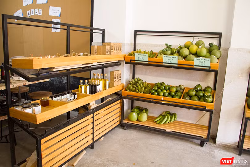 Sau khi ổn định vùng nguyên liệu sạch, One4One đã phát triển nhiều cửa hàng bán lẻ các sản phẩm tinh khiết từ vườn sinh thái trên địa bàn TP.HCM Sau khi ổn định vùng nguyên liệu sạch, One4One đã phát triển nhiều cửa hàng bán lẻ các sản phẩm tinh khiết từ vườn sinh thái trên địa bàn TP.HCM