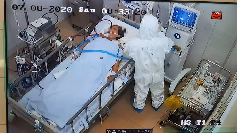 Điều trị BN nặng COVID-19 tại tâm dịch Đà Nẵng (Ảnh: Lê Bảo - Tuấn Dũng) Điều trị BN nặng COVID-19 tại tâm dịch Đà Nẵng