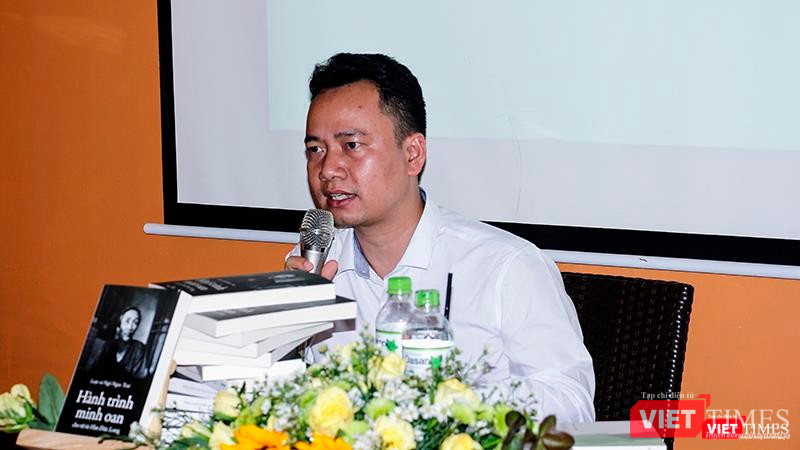 Luật sư Ngô Ngọc Trai trong ngày ra mắt cuốn sách "Hành trình minh oan cho tử tù Hàn Đức Long" Luật sư Ngô Ngọc Trai trong ngày ra mắt cuốn sách "Hành trình minh oan cho tử tù Hàn Đức Long"