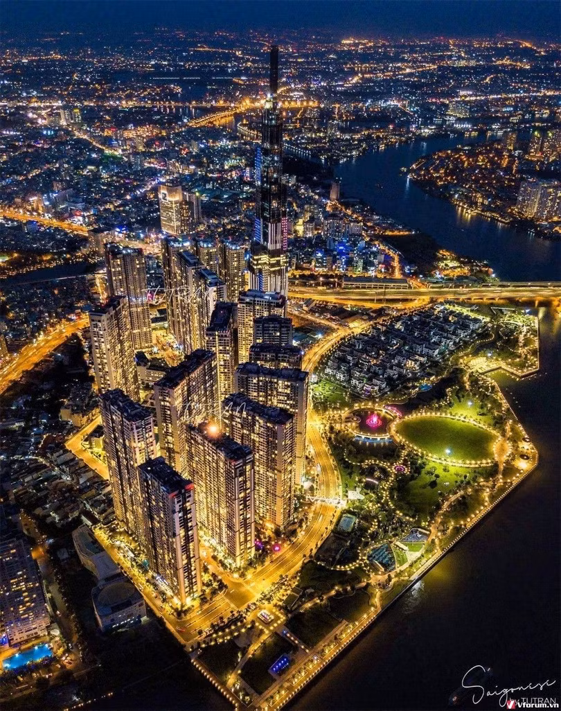 Vinhomes Tân Cảng là một trong những điểm nhấn ấn tượng về sự phát triển của Tp. HCM và Việt Nam. Vinhomes Tân Cảng là một trong những điểm nhấn ấn tượng về sự phát triển của Tp. HCM và Việt Nam.