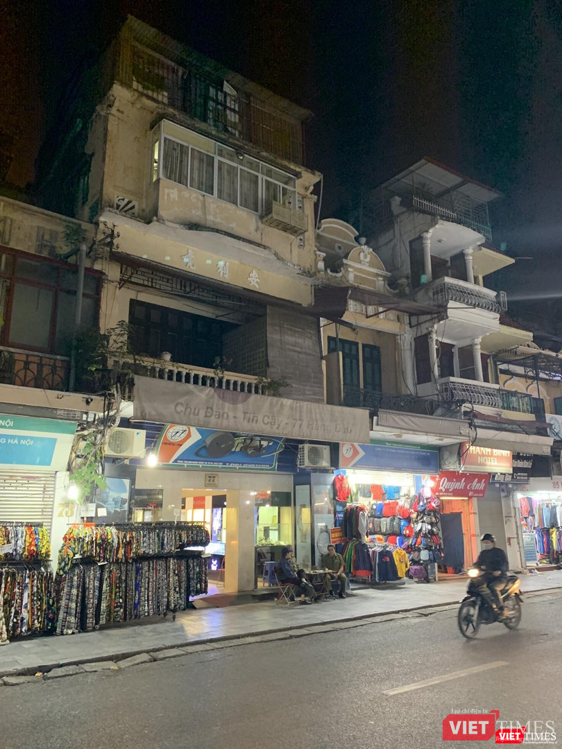 "Chu đáo - Tin cậy - 77 Hàng Đào" là câu slogan kinh điển làm nên thương hiệu của đại gia Lương Xuân Hà, người khởi nghiệp từ nghề sửa chữa và kinh doanh đồng hồ ở phố cổ Hà Nội. Công Ty TNHH Thương Mại Phụng Thiên - một cổ đông lớn của Ecopark hiện vẫn đăng ký trụ sở tại địa chỉ này.