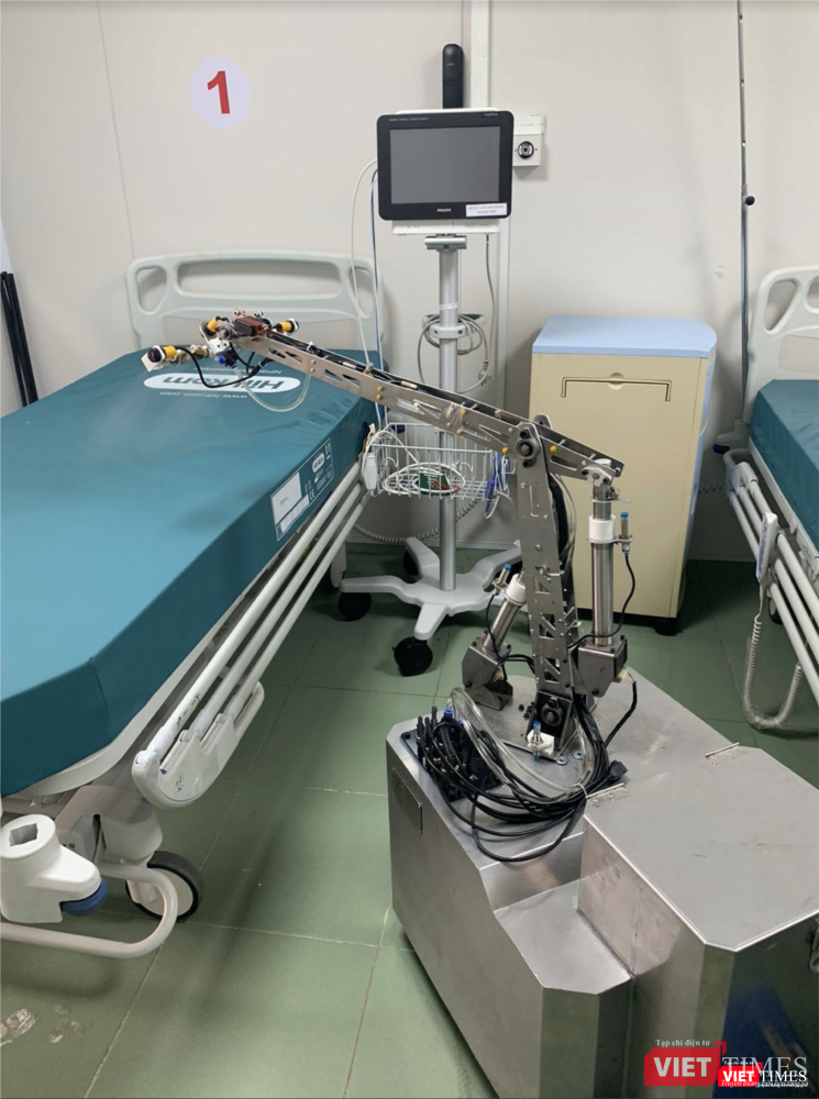 Robot phun thuốc khử khuẩn toàn bộ giường và không gian buồng bệnh Robot phun thuốc khử khuẩn toàn bộ giường và không gian buồng bệnh