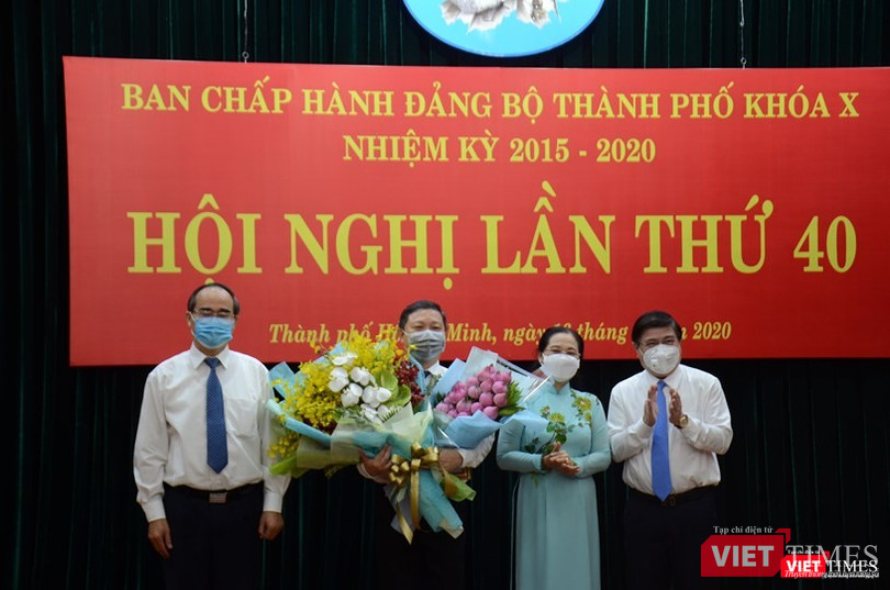 Ban Thường vụ Thành ủy TPHCM tặng hoa chúc mừng tân Phó Chủ tịch UBND TPHCM Dương Anh Đức (Ảnh: TTBC) Ban Thường vụ Thành ủy TPHCM tặng hoa chúc mừng tân Phó Chủ tịch UBND TPHCM Dương Anh Đức (Ảnh: TTBC)