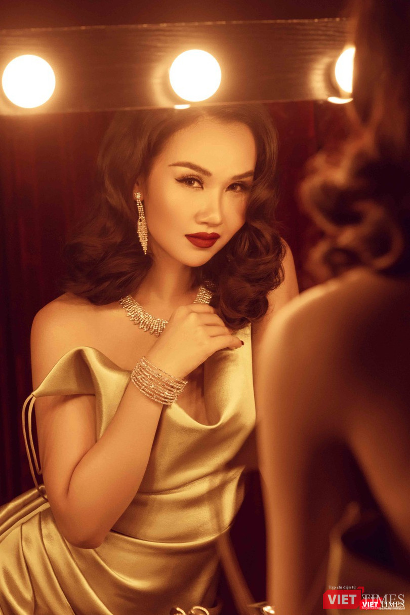 Ca sĩ Võ Hạ Trâm góp sức với Nguyễn Duyên Quỳnh trong ca khúc "Stay at home" (Ảnh: NVCC) Ca sĩ Võ Hạ Trâm (Ảnh: NVCC)