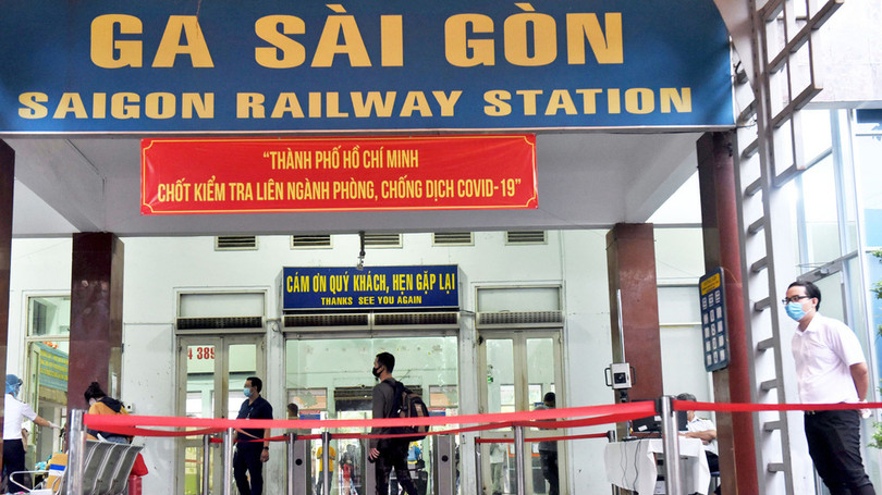 Toàn bộ hành khách đến ga Sài Gòn được lấy mẫu xét nghiệm giúp nhanh chóng khoanh vùng đối tượng (Ảnh: Chí Bình) Toàn bộ hành khách đến ga Sài Gòn được lấy mẫu xét nghiệm giúp nhanh chóng khoanh vùng đối tượng (Ảnh: Chí Bình)