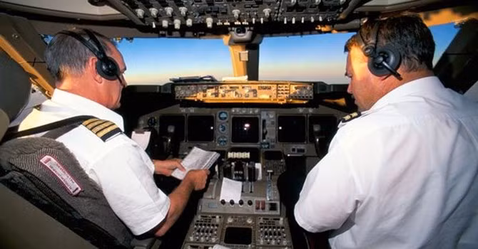 Phi công không cần có sức khỏe hơn người, nhưng phải có một cơ thể hoàn hảo (Ảnh minh họa)