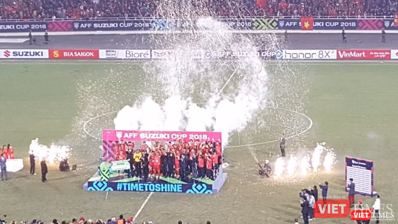 Từ SVĐ Mỹ Đình trong khoảnh khắc đăng quang AFF Cup 2018 của ĐTQG Việt Nam.