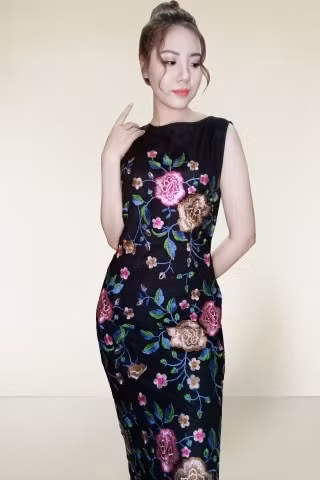 mẫu trang phục váy hoa lá