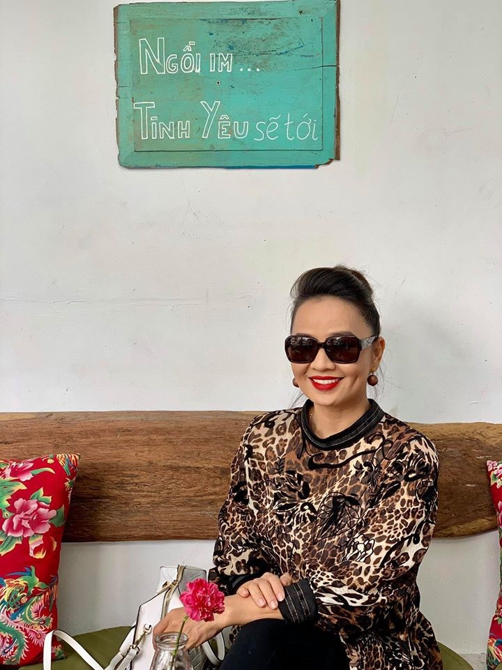 Hoài An trẻ trung khi diện Áo da beo sang trọng của Zonbig