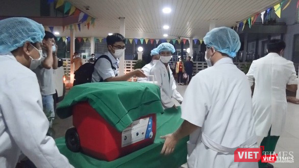 Chiếc thùng vận chuyển đặc biệt mang trái tim từ HN vào TP.HCM (Ảnh: BVCR cung cấp) 