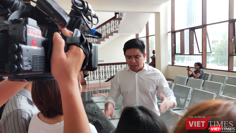 BS Chiêm Quốc Thái quá tức giận vì sự vắng mặt của bà Trần Hoa Sen