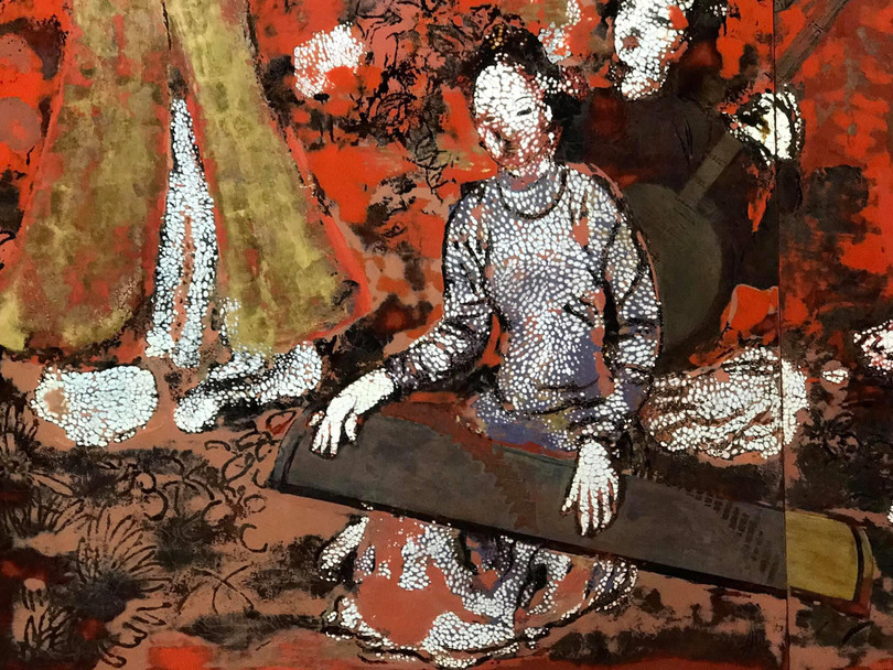 "Xem lại bảo vật này, thấy một số mảng màu, mảng trứng bị trơ, khô xác bề mặt, lộ trứng trắng đục, bay mất rất nhiều màu, trong đó có màu vàng”