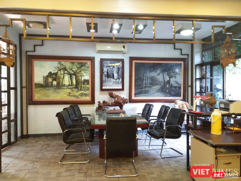 Một góc không gian treo tranh của họa sĩ Tạ Kỳ Vinh.