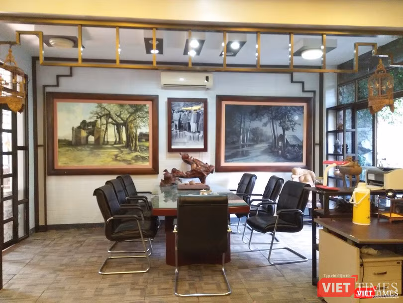 Một góc không gian treo tranh của họa sĩ Tạ Kỳ Vinh.