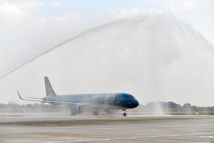 Nghi thức phun nước chào mừng tàu bay mới