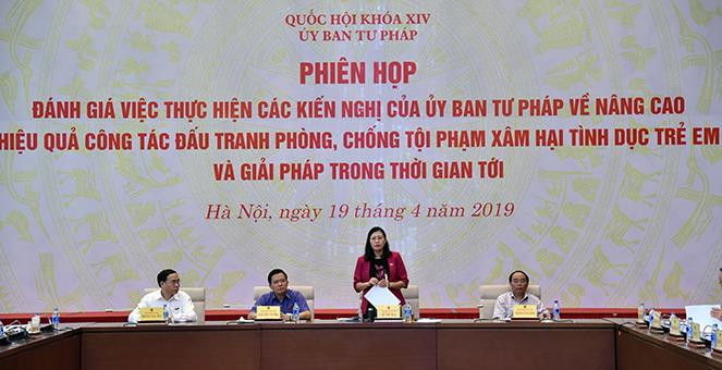 Chủ nhiệm Ủy ban Tư pháp, bà Lê Thị Nga chủ trì phiên họp này - Ảnh: Lâm Hiển