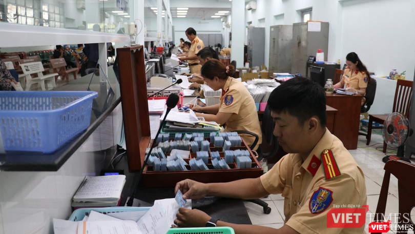Chủ phương tiện có thể nộp hồ sơ tại Điểm đăng ký xe gần nhất (Ảnh: Hải Linh)