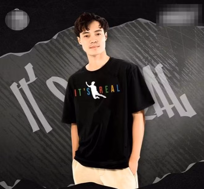 Mẫu áo mới của Văn Toàn