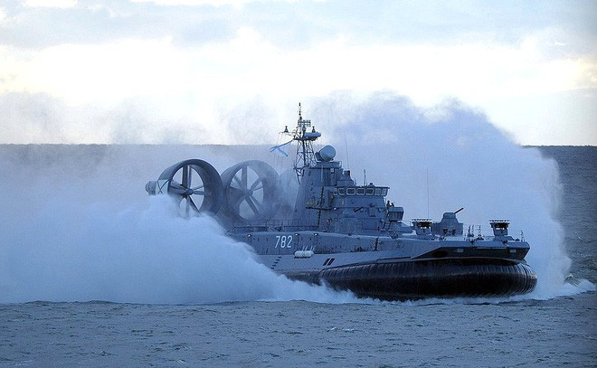 Tàu đổ bộ đệm khí trong cuộc tập trận Zapad 2013