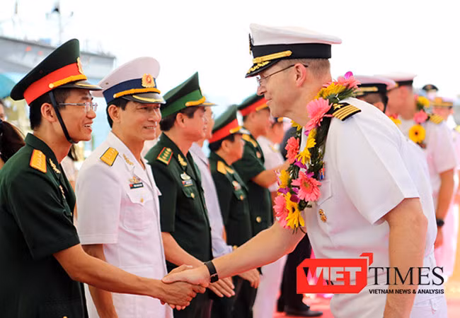 Hải quân Mỹ thăm cảng và giao lưu với hải quân Việt Nam