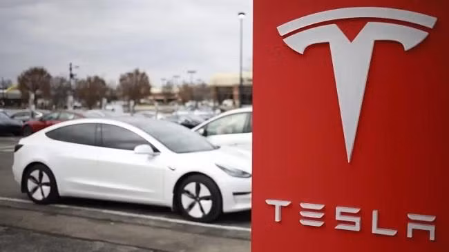 Tesla đã từng bị một công ty Trung Quốc "ăn cắp" nhãn hiệu (Ảnh: AI Jazeera)