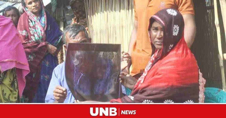 Bà Bachena cầm trên tay tấm phim chụp X-quang của mình (Ảnh: UNB News) Bà Bachena cầm trên tay tấm phim chụp X-quang của mình (Ảnh: UNB News)