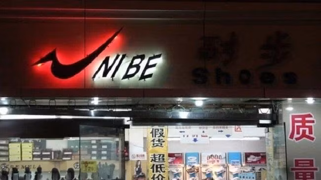 Một thương hiệu thời trang lớn bị doanh nghiệp Trung Quốc đạo nhái (Ảnh: Cafe F)