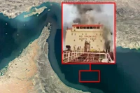 Tàu chở dầu MKD VYOM treo cờ Quần đảo Marshall bị xuồng không người lái cảm tử Iran tấn công hôm 1/3. Ảnh: TWZ.