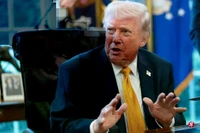 Tổng thống Mỹ Trump nói ông yêu cầu Trung Quốc hoãn chuyến thăm dự kiến cuối tháng này lại một tháng vì chiến tranh với Iran. Ảnh: Zaobao.