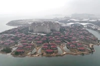 Đảo Hải Hoa được xây dựng lấy cảm hứng từ đảo nhân tạo Palm Jumeirah ở Dubai giờ trở thành vùng đất chết. Ảnh: NYT.